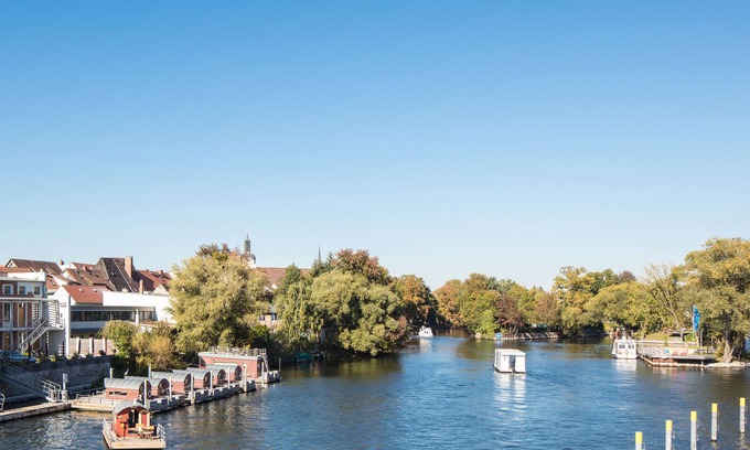 Brandenburg an der Havel Apartment | Apartment am Wasser mit Hausfloß und Sauna zur Dauermiete