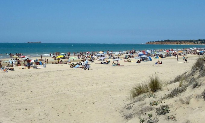 Poblado de Sancti Petri Apartment | Apartment with excellent views of swimming pools and gardens near La Barrosa
