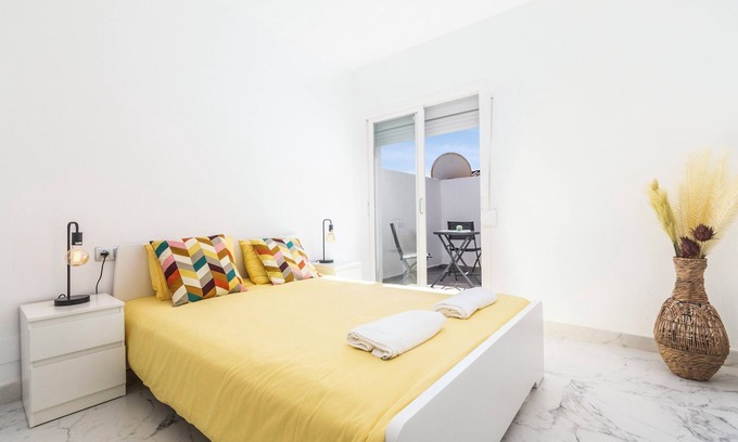 Pueblo Nuevo Apartment | Apartment "Sotogrande" with Private Terrace & Wi-Fi