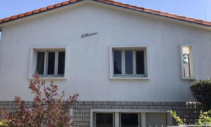 Saint-Georges-de-Didonne Apartment | Apartment/house for 6 people 100m from the beach 🏖
