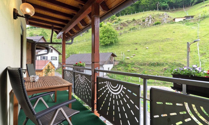 Bad Peterstal-Griesbach Apartment | Apartment 'Bergpanorama' with Mountain View, Shared Garden and Wi-Fi