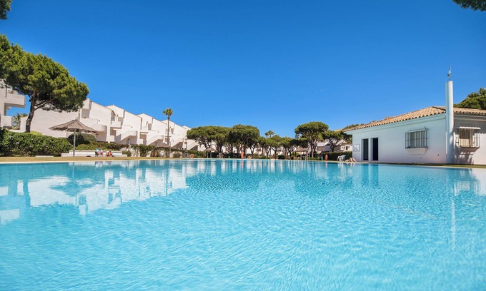 Poblado de Sancti Petri Apartment | Apartment Pueblo Marinero close to the Beach with Pool, Wi-Fi & Terrace