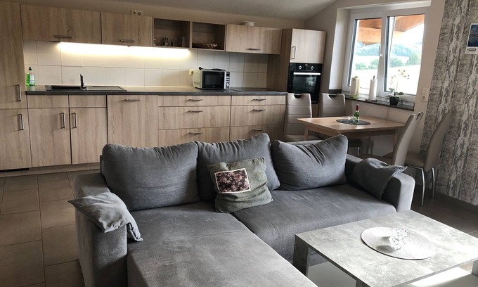 Altenlotheim Apartment | Apartment 'Fewo Stremme' with Mountain View, Shared Garden and Wi-Fi