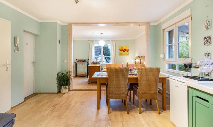 Radolfzell am Bodensee Apartment | Apartment 'Künstler-Ferienwohnung Karker' with Mountain View Wi-Fi