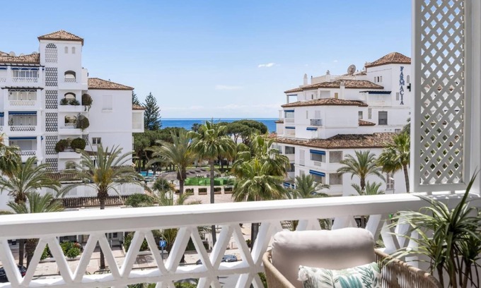Puerto Banus Apartment | Apartment in Las Gaviotas for 4 people | Banus Rentals
