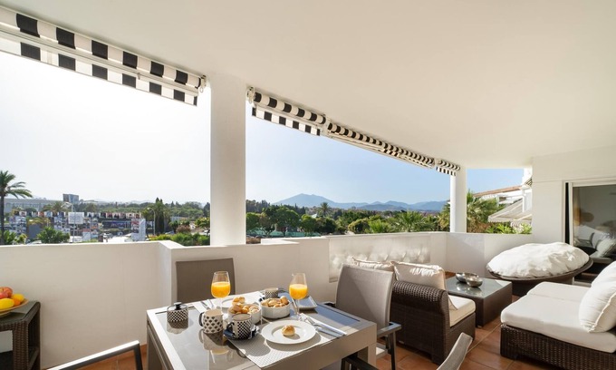 Puerto Banus Apartment | Apartment in Playa Rocío for 6 people | 220