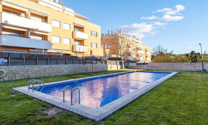 Sant Feliu de Guixols Apartment | Apartment with terrace & pool 5min beach
