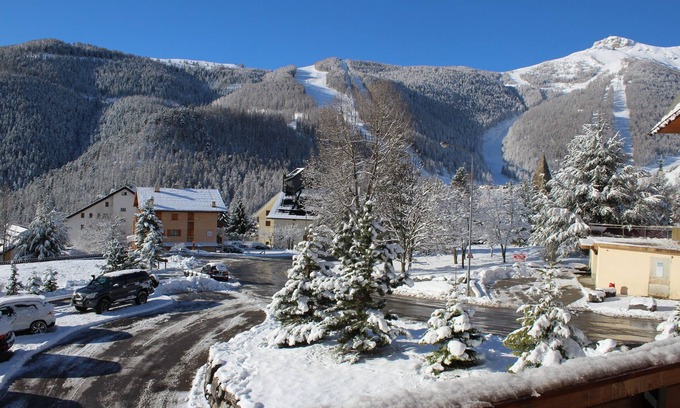 Saint-Etienne-de-Tinee Apartment | Apartment in the heart of the Auron resort -