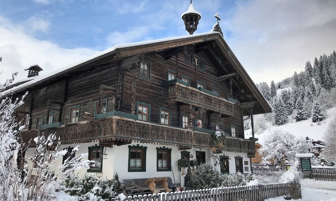 Bramberg am Wildkogel Apartment | Apartmenet on farm near 2 ski resorts