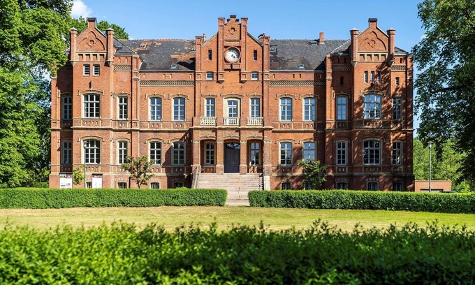 Krakow am See Apartment | Apartment 1 - Alleeblick (2 rooms) - Castle Alt Sammit