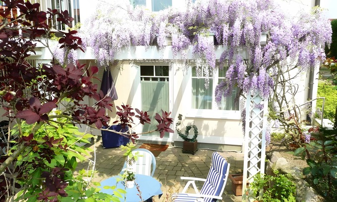 Unteruhldingen Apartment | Apartment '1-Zimmer' with Private Terrace, Shared Garden and Wi-Fi