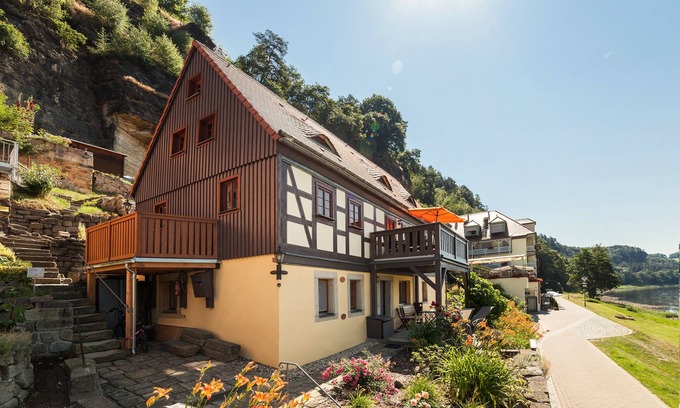 Niederrathen Apartment | Apartment 1 - Half-timbered house directly on the Elbe with a view of the Elbe