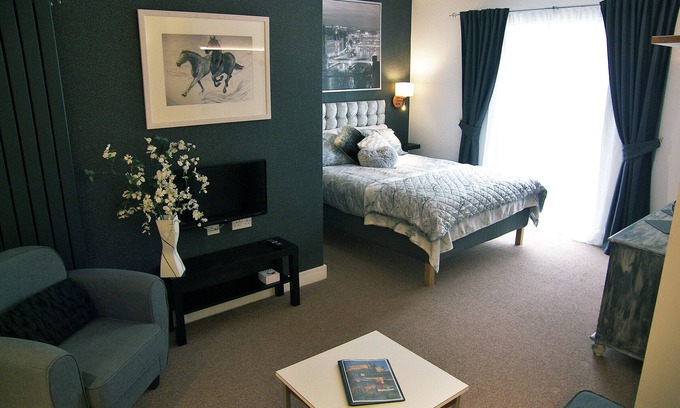 Bonnington Apartment | Apartment 1 The Executive Sleeps Up to 4
