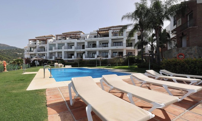 Benahavis Apartment | Apartment '2 Bed-rooms with A View' with Sea View, Wi-Fi and Air Conditioning