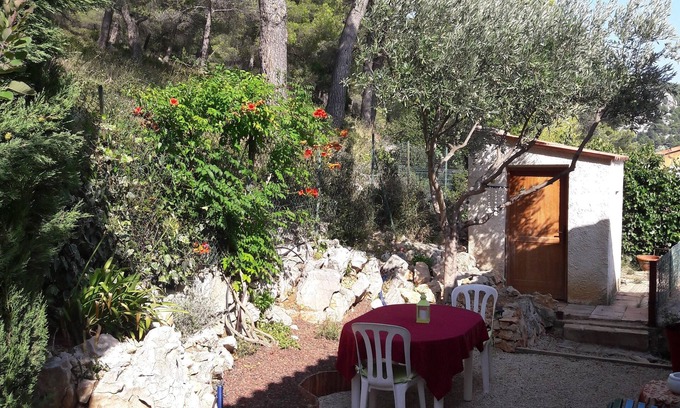Carnoux-en-Provence Apartment | Apartment 2 people NEAR CASSIS /LA CIOTAT