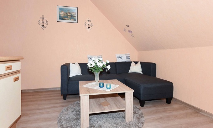Esens Apartment | Apartment 2 - Huus kiek ut