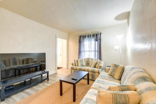 Niagara Falls Apartment | Apartment 2 Mi to Niagara Falls and Whirlpool!