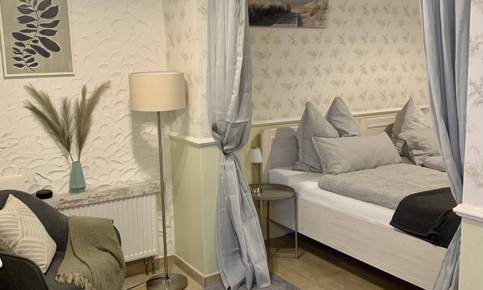 Emden Apartment | Apartment 2, studio in central location with large sun terrace