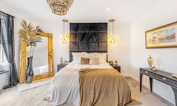 Boston Apartment | Apartment 2, where luxury, and splendour are!