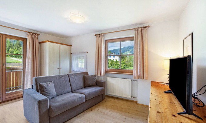 Valdaora di Sopra Apartment | Apartment '2' with Mountain View, Shared Garden and Wi-Fi