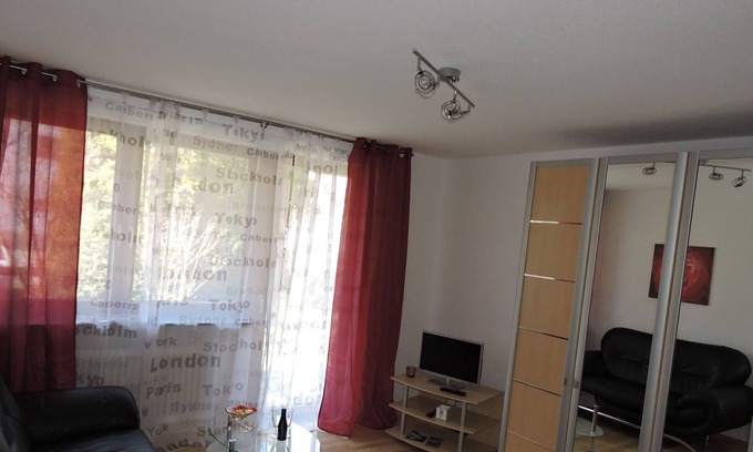 Unteruhldingen Apartment | Apartment '3' with Private Terrace and Wi-Fi