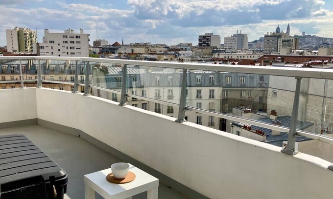 Quartier de la Chapelle Apartment | Apartment 3 Rooms, Bright, With Balconies and Panoramic View