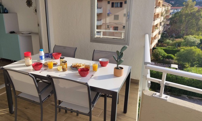 Cavalaire-sur-Mer Apartment | Apartment 3 stars :2 bedrooms, Comfort, terrace, parking, 600m from the beach