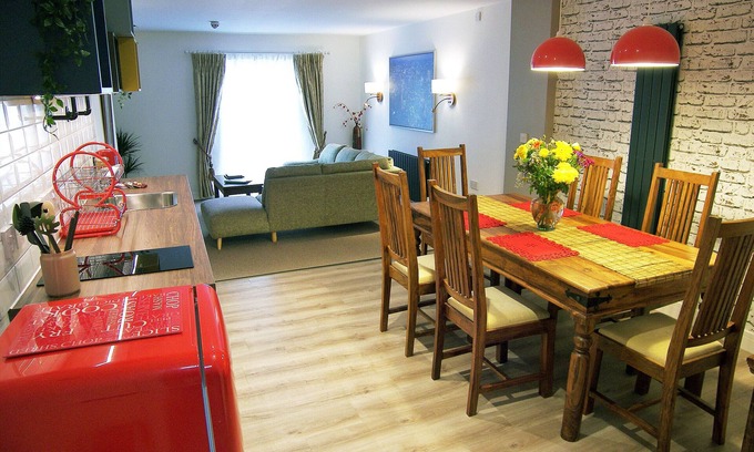 Bonnington Apartment | Apartment 3 The Family Sleeps 6
