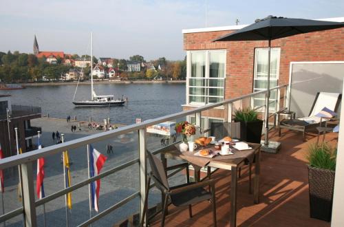 Eckernfoerde Apartment | Apartment 38 "Skippers Topp", Apartmenthaus Hafenspitze,Blickrichtung InnenstadtBinnenhafen