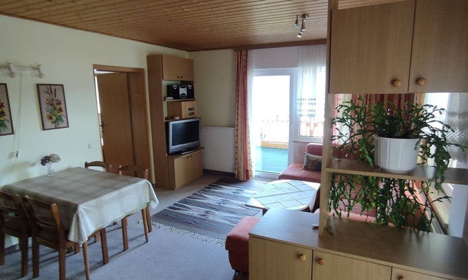 Bodensdorf Apartment | Apartment '4' with Lake View, Shared Garden and Wi-Fi