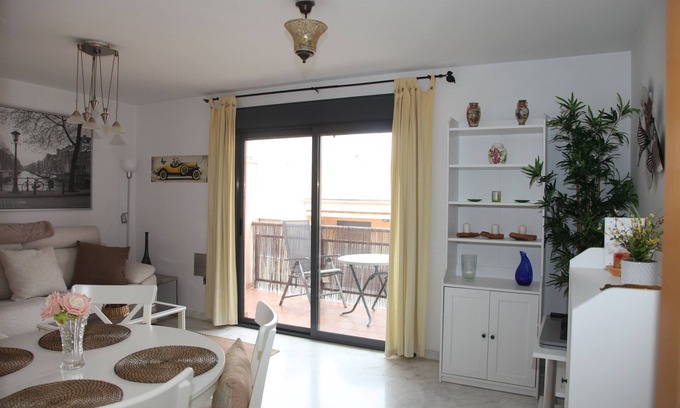 Roquetas de Mar Apartment | Apartment 5 minutes from the beach, with pool and recently renovated