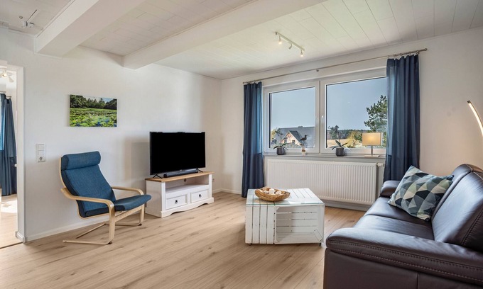 Glowe Apartment | Apartment '5 Sterne Boddenblick' with Private Terrace, Balcony and Wi-Fi