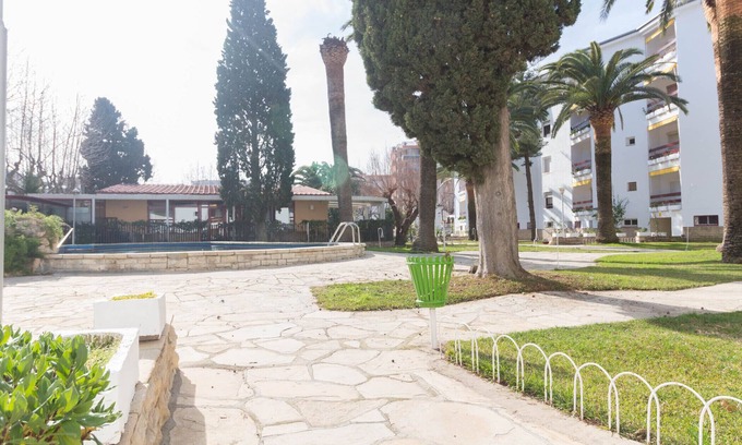 Salou City Centre Apartment | Apartment 6 pax with communal pool in Playa Llevant, Salou.