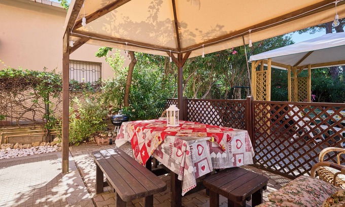 Follonica Apartment | Apartment 'A Casa Di Ilde' with Wi-Fi
