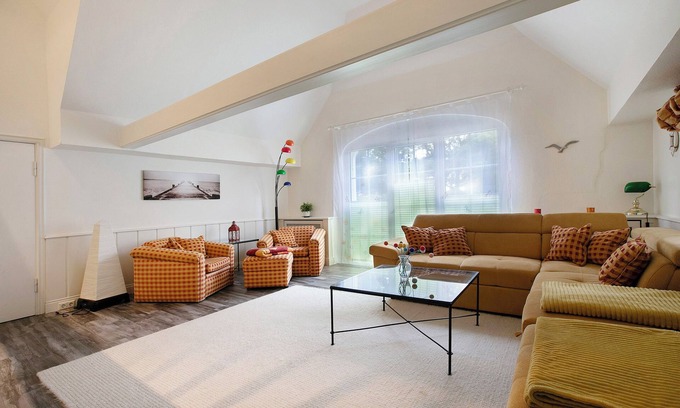 Emmelsbuell-Horsbuell House | Apartment 'Auszeit' with Shared Garden and Wi-Fi