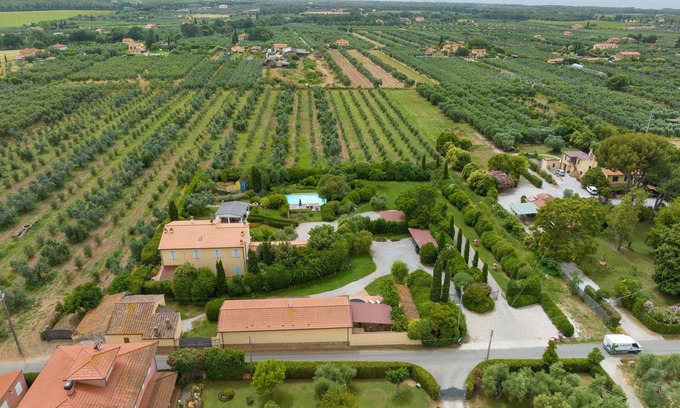 Donoratico Apartment | Apartment 'Agnese 1 Bilocale Con Giardino' with Private Terrace, Shared Garden and Wi-Fi