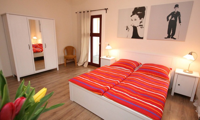 Goerlitz Apartment | Apartment A-XL APARTMENT HOUSE 50M TO WALKING ZONE 20 PARKING SPACES IN HOF FREE OF CHARGE