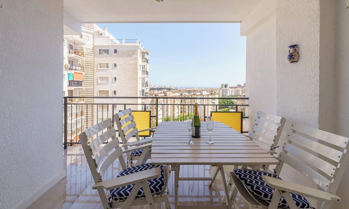 Fuengirola Apartment | Apartment 'Acapulco 6' close to the Beach with Shared Pool & Wi-Fi