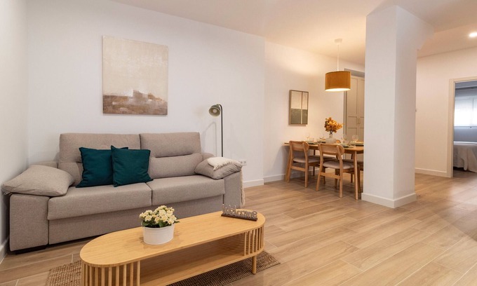 La Corza Apartment | Apartment 'Acogedor Piso Junto Sta Justa 3' with Wi-Fi and Air Conditioning
