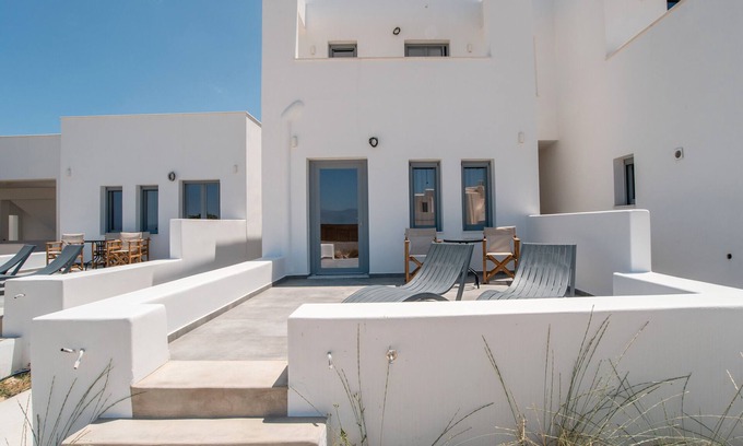 Mikri Vigla Apartment | Apartment 'Afros Beachfront 2' with Sea View, Wi-Fi and Air Conditioning