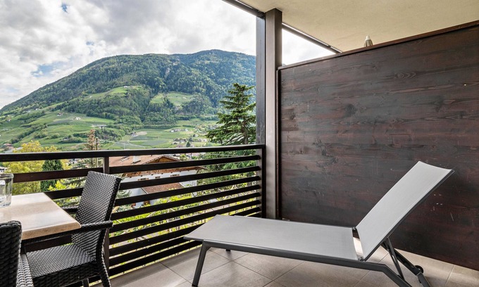 Lagundo Apartment | Apartment 'Alagundis Argentum Familia' with Mountain View, Shared Pool and Wi-Fi
