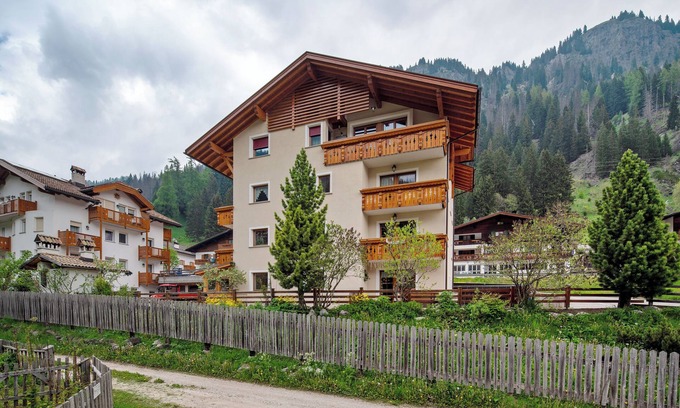 Livinallongo del Col di Lana Apartment | Apartment 'Alfèver- Aurone' with Shared Terrace and Wi-Fi