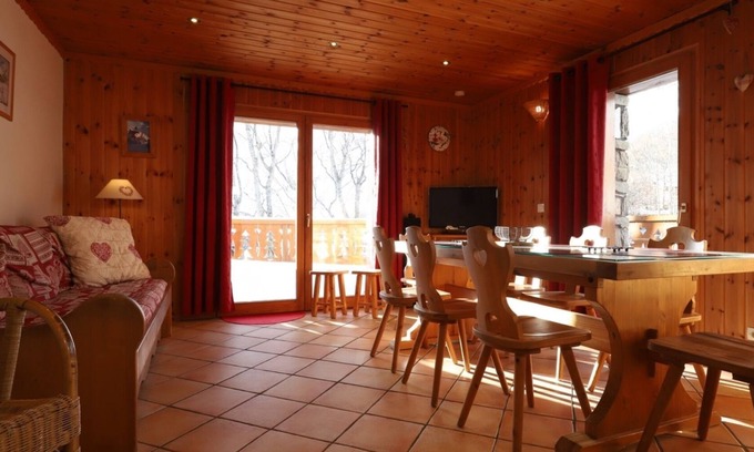 Bonneval-sur-Arc Apartment | Apartment 'Alpaga 8' with Private Terrace, Shared Garden and Wi-Fi