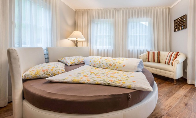 Valle Aurina Apartment | Apartment "Alpen Living - 1 Stock Groß" with Mountain View, Shared Sauna & Wi-Fi