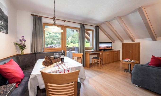 San Giovanni Apartment | Apartment "AlpenChalet Niederkofler" Vera with Mountain View, Sauna & Garden