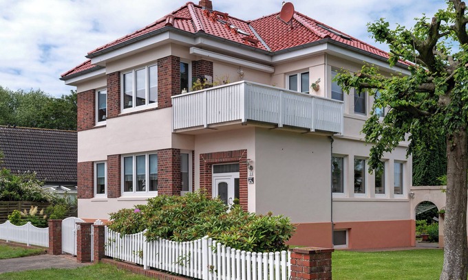 Duhnen Apartment | Apartment 'Am Deich' with Shared Terrace, Private Garden and Wi-Fi