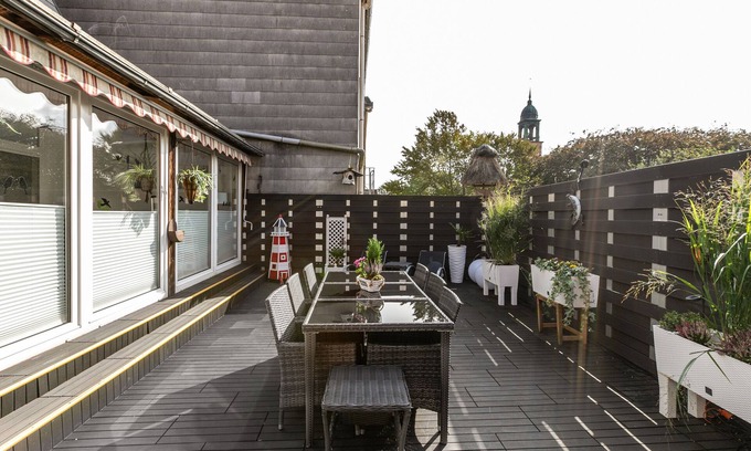 Friedrichstadt Apartment | Apartment "Am Historischen Markt" with Private Terrace & Wi-Fi