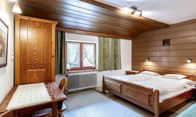 Sankt Anton am Arlberg Apartment | Apartment Anton Huter - Apartment, running hot/cold water, 2 bed rooms