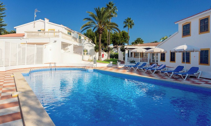 Cala'n Bosch Apartment | Apartment 'Apartamento Annuin' with Shared Pool, Wi-Fi and Air Conditioning