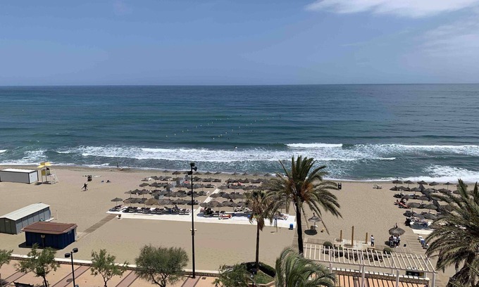 Torreblanca Apartment | Apartment 'Apartamento Frontal Primera Linea' with Sea View, Wi-Fi and Air Conditioning
